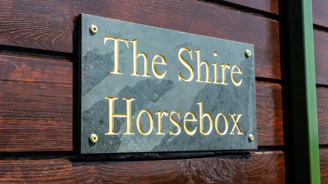 The Shire Luxury Converted Horse Lorry With Private Hot Tub Cyfie Farm Llanfyllin 外观 照片