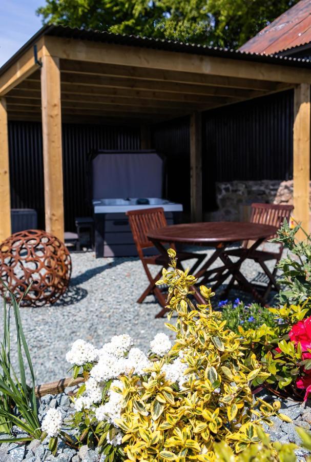 The Shire Luxury Converted Horse Lorry With Private Hot Tub Cyfie Farm Llanfyllin 外观 照片